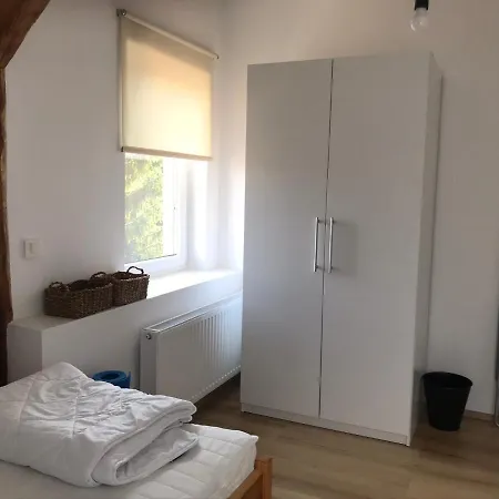 Poppy Konukevi Ljubljana