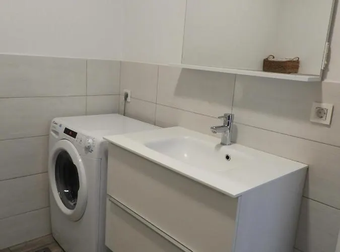 Poppy Любляна